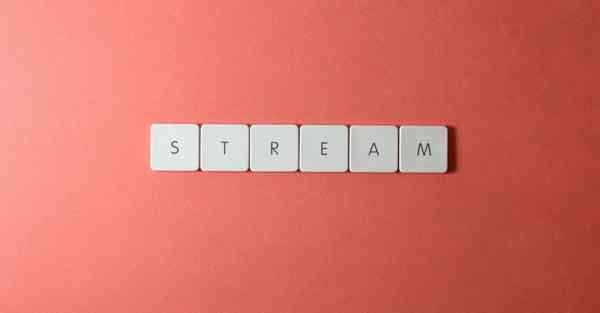 人工智能机器人和人谈恋爱