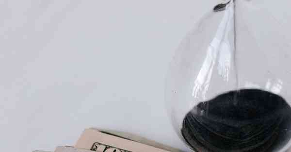 人工智能机器人和人谈恋爱