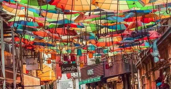 人工智能机器人和人谈恋爱