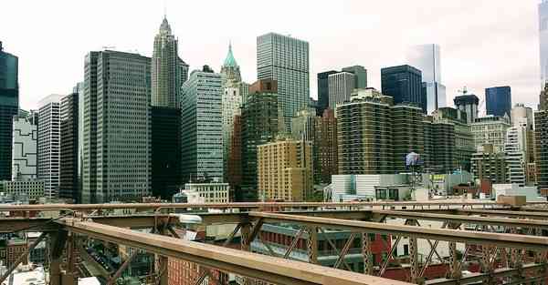 人工智能机器人和人谈恋爱