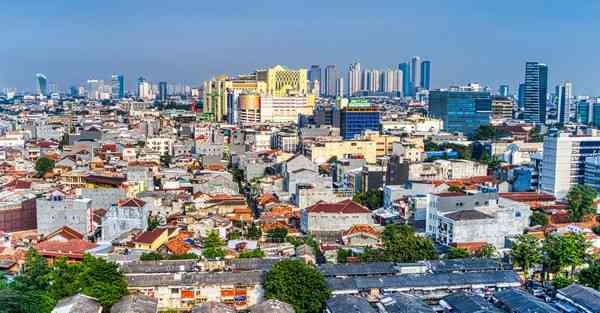 AI绘画全身女常服