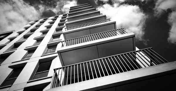 人工智能机器人和人谈恋爱