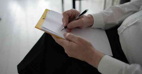 智能机器人安安委屈，机器人安安有人控制吗