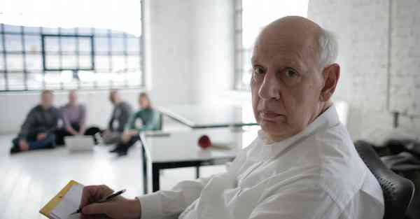 人工智能机器人和人谈恋爱