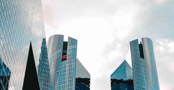 智能机器人安安委屈，机器人安安有人控制吗