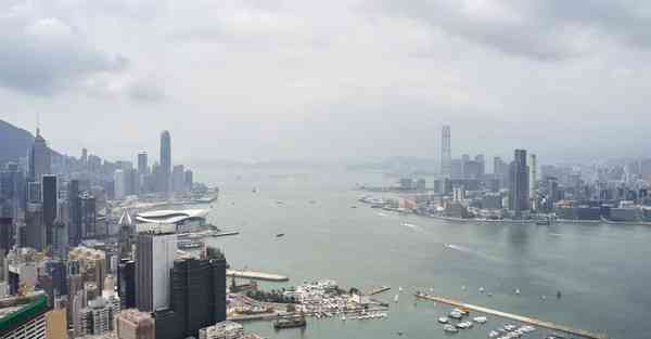 智能机器人安安委屈，机器人安安有人控制吗