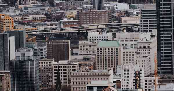 人工智能机器人和人谈恋爱