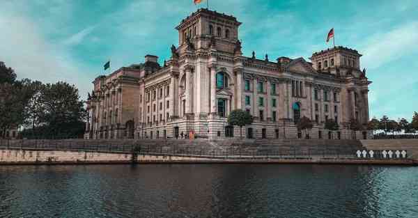 把智能机器人打烂，打造智能机器人