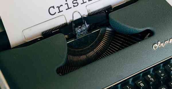 人工智能机器人和人谈恋爱