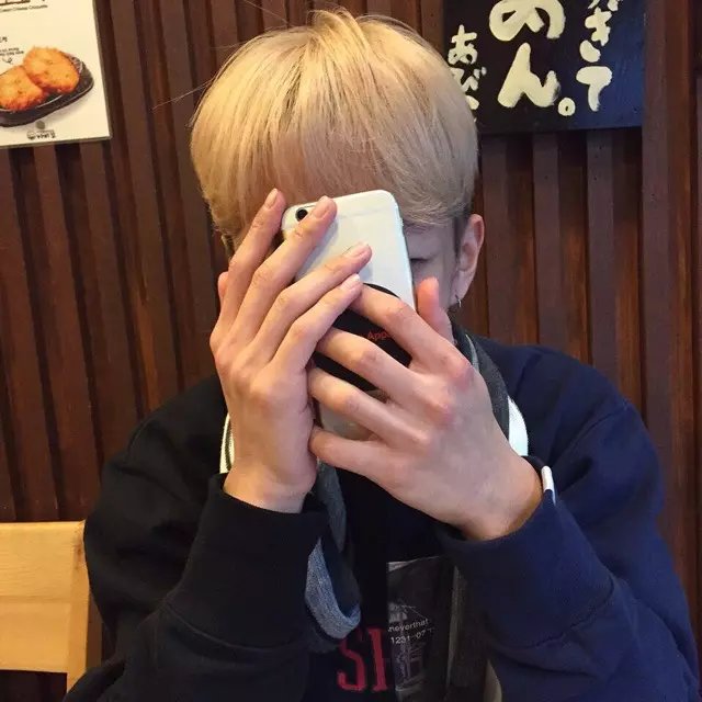 狄轮江月